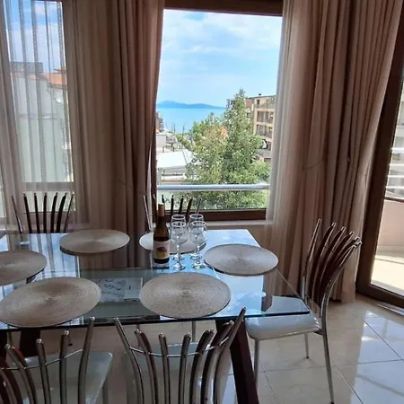 сарафово холидейс Appartamento Burgas